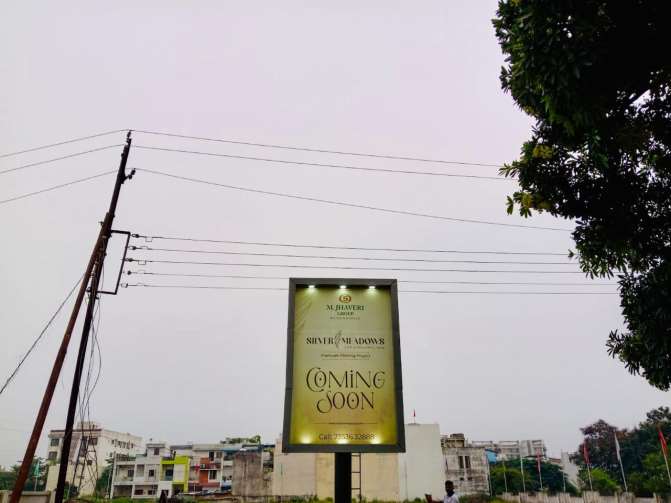 Illuminated pylon sign for Silver Meadows premium housing project